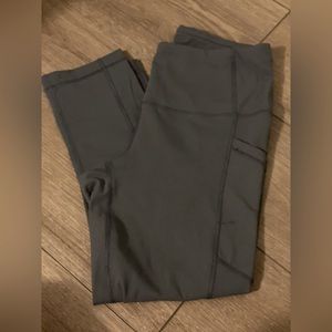 Grey yogaliciuos leggins, size small